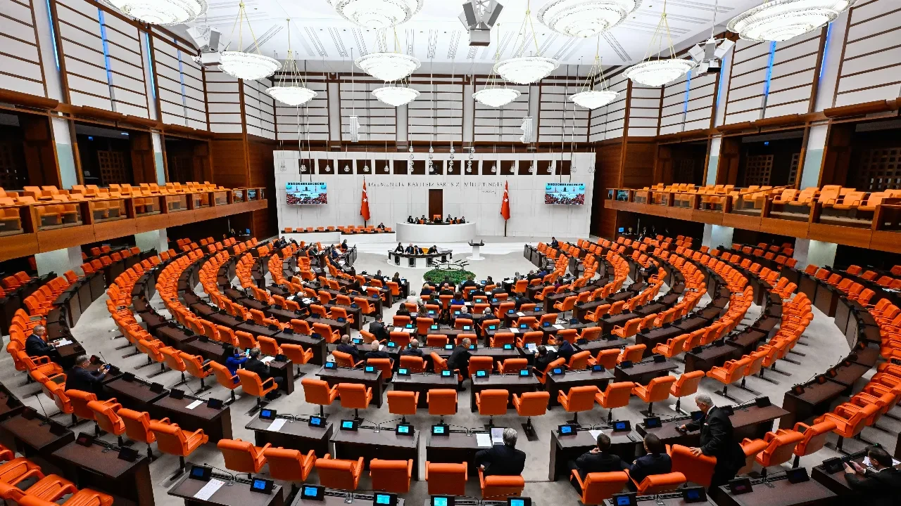 TBMM'de Sandalye Dağılımı Değişti: AK Parti'nin Milletvekili Sayısı 281'e Yükseldi