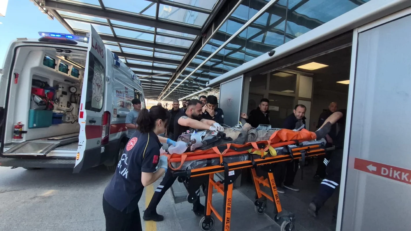 B4A053Cc Oglunun Gozu Onunde Can Verdi Zonguldakta Maden Faciasi Dinamitle Patlatilan Kacak Ocakta Gocuk