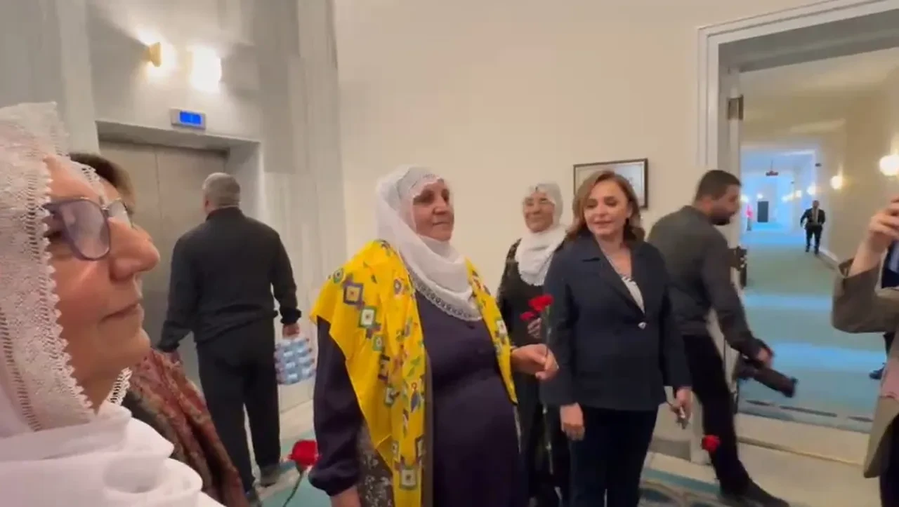 Dem Partililerin Eslik Ettigi Baris Anneleri Heyeti Mhpyi Ziyaret Etti 3334011 202605071358 1