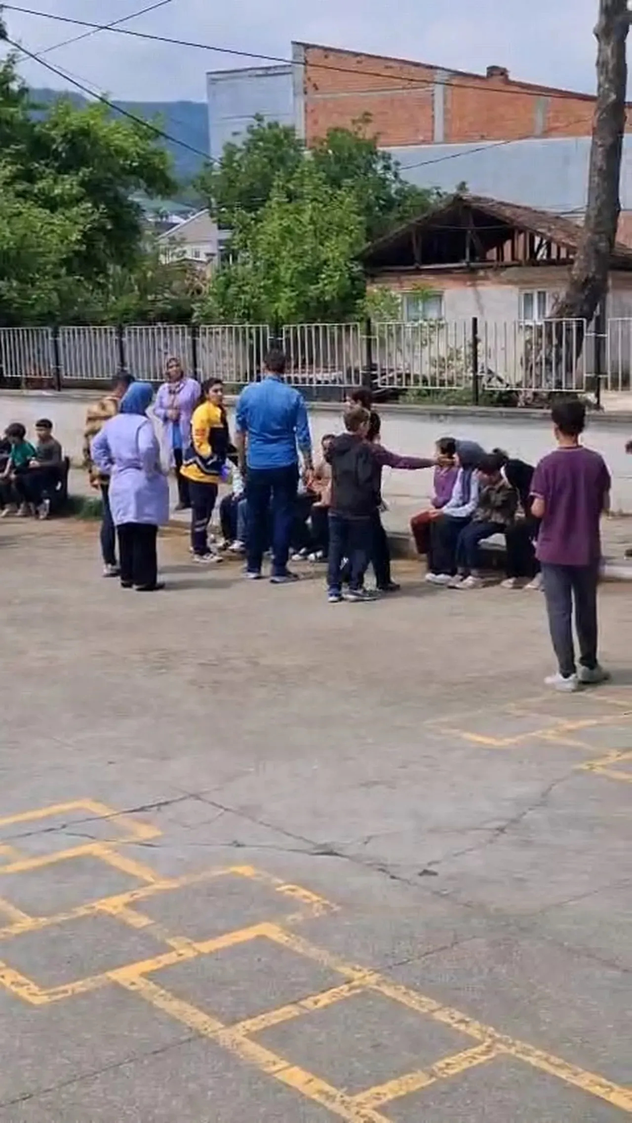 Ortaokulda Zehirlenme Suphesi 28 Ogrenci Hastanelik Oldu Sebebi Indirimli Cigkofte Mi 1790772 202605151445 20260515144517 2