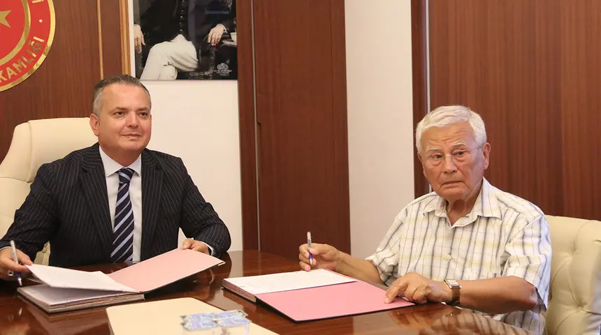 Annesine verdiği sözü tuttu: 500 milyon TL’lik servetini eğitime bağışladı