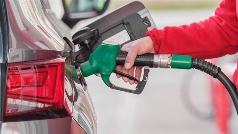Benzinde litre fiyatı 80 TL'yi aştı! İşte zamlı benzin fiyatları