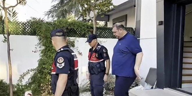 Başkan İlkay Çiçek'in mesajlaştığı kadın avukat tutuklandı