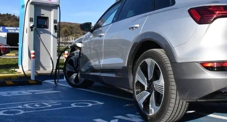 Trafikte elektrikli araç patlaması: Sayı 472 bini aştı