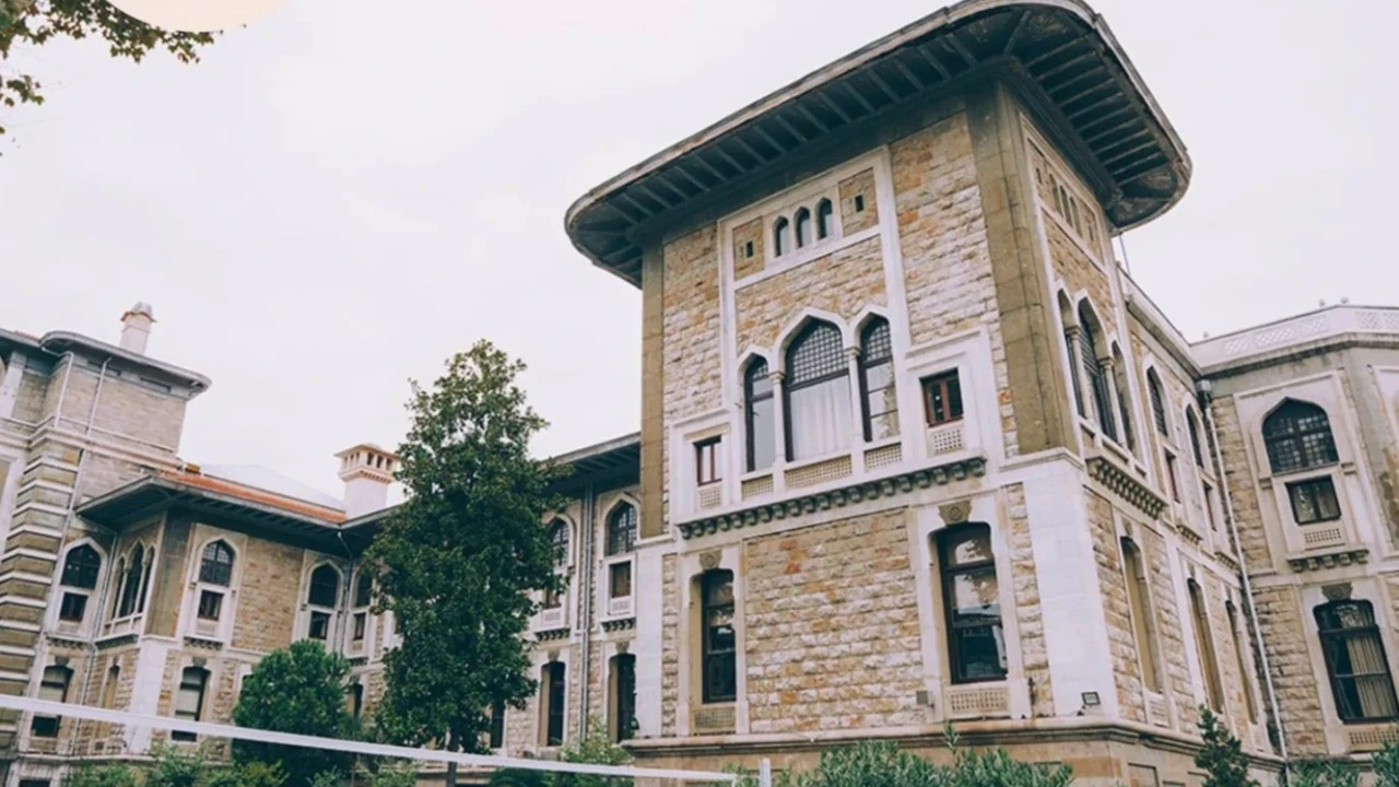Türkiye'nin en iyi liseleri belli oldu: Zirvede iki okul