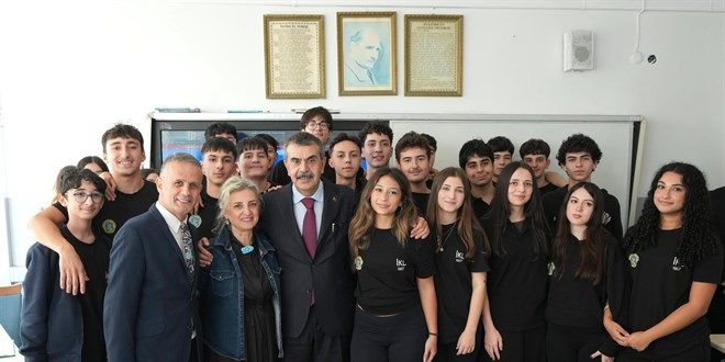 Bakan Tekin öğrencilerle buluştu: Meslek liseleri için yeni mesaj